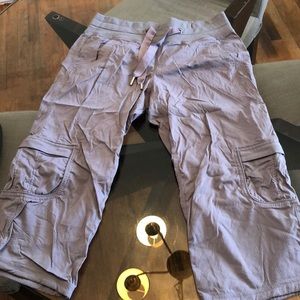 Light grey Lululemon capris